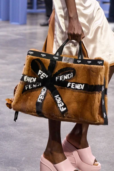 Look 64